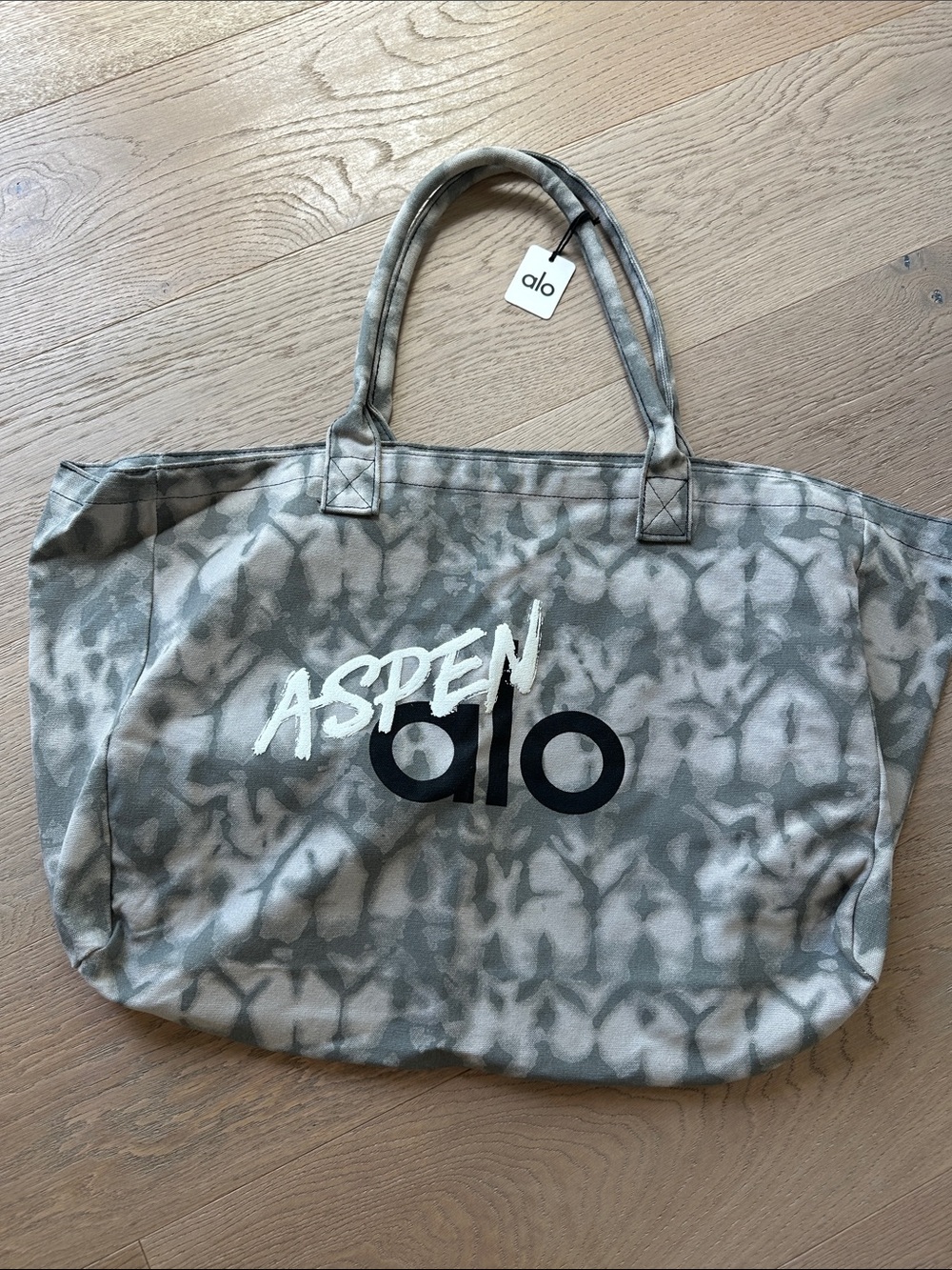 ALO Yoga Aspen grey tie dye tote NWT